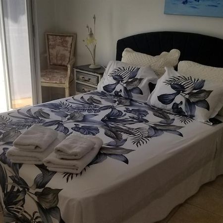 Chambre D'Hote La Petite Maison Du Puits 博莱讷 外观 照片